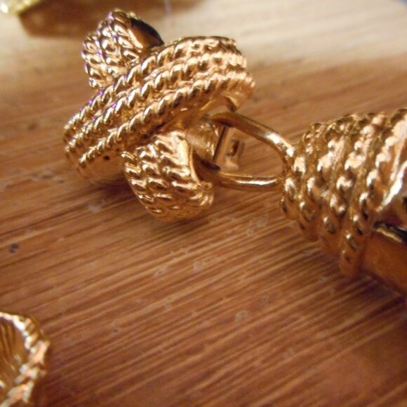 CLIP ON EARRINGS -  HOT CROSS BUNS IN GOLD METAL - WITH DANGLE - Picture 4 of 8